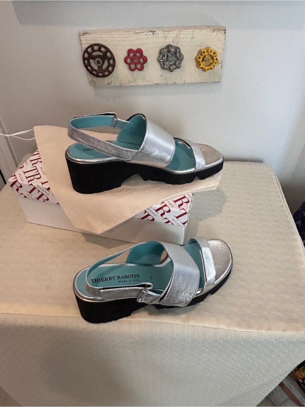 NWTThierry Rabotin Metallic Silver Leather Slingback Sandals with Teal Insole 41